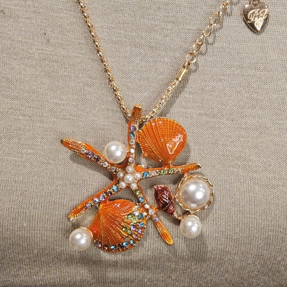 ORANGE STARFISH STATEMENT NECKLACE